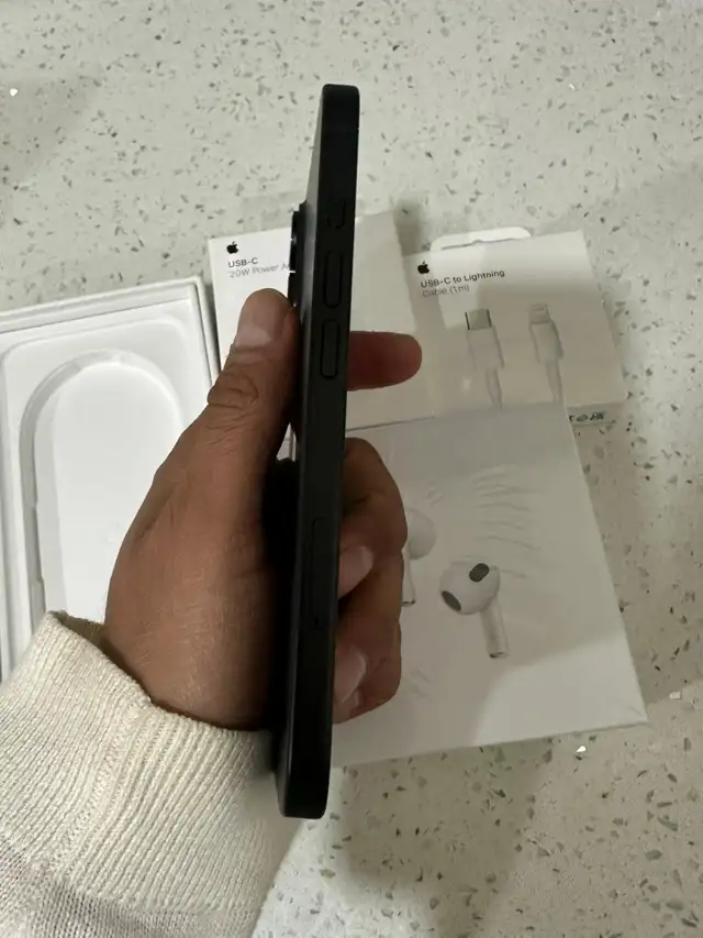 iPhone 16 128gb Airpods/Adapter Pkg/Delivery - Photo 3