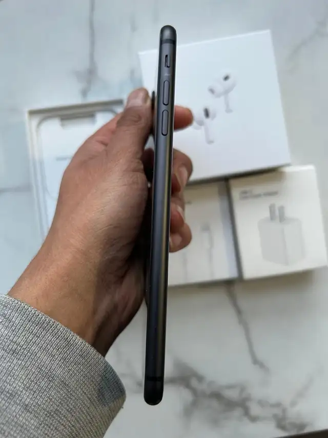 iPhone 8 plus 256GB Airpods pkg/Delivery - Photo 4