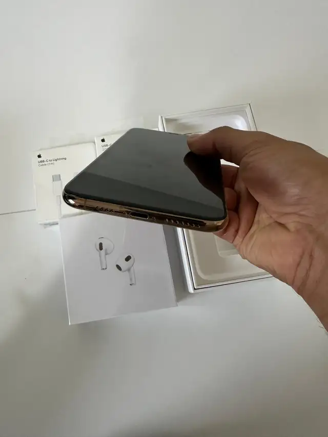 iPhone XS Max – 64GB   AirPods Package/Delivery - Photo 7