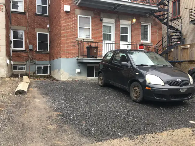 Plateau – St-Joseph/Erables - Stationnement extérieur