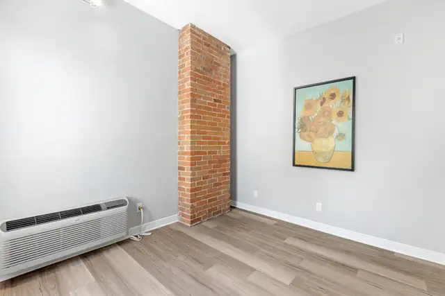 Beautiful renovated unit in Downtown Ottawa! - Photo 7