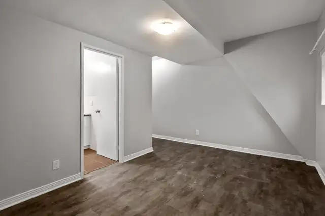 Beautiful renovated unit in Downtown Ottawa! - Photo 13