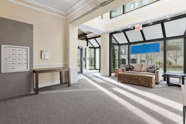 Beautiful renovated unit in Downtown Ottawa! - Photo 22