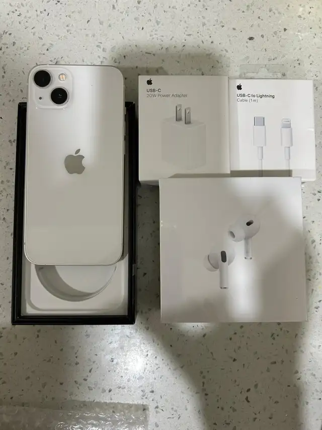 iPhone 13 256gb White Airpods/Adapter/Delivery