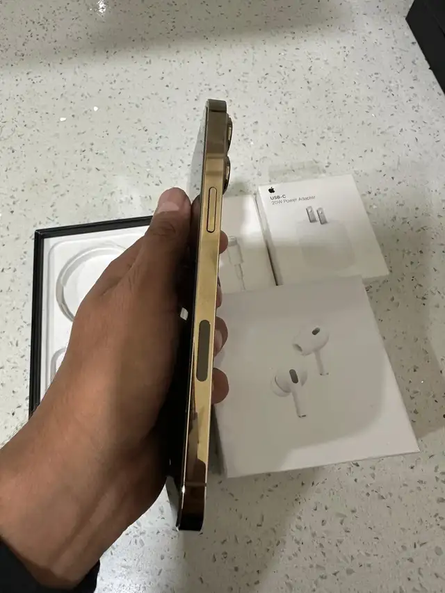 iPhone 13 Pro Max 128GB GOLD AirPods & Fast Charger - Photo 3