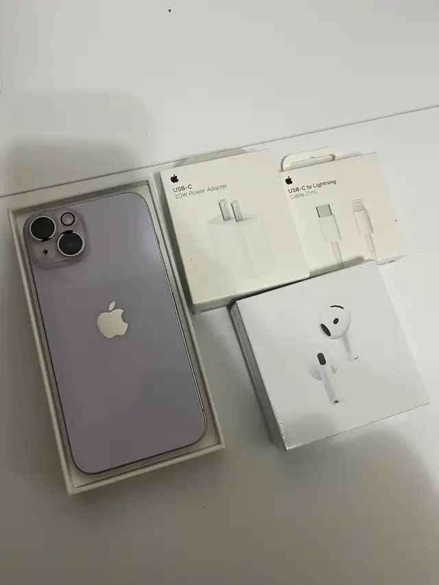 iPhone 14 PLUS 128gb Airpods/Fast Charger/Delivery
