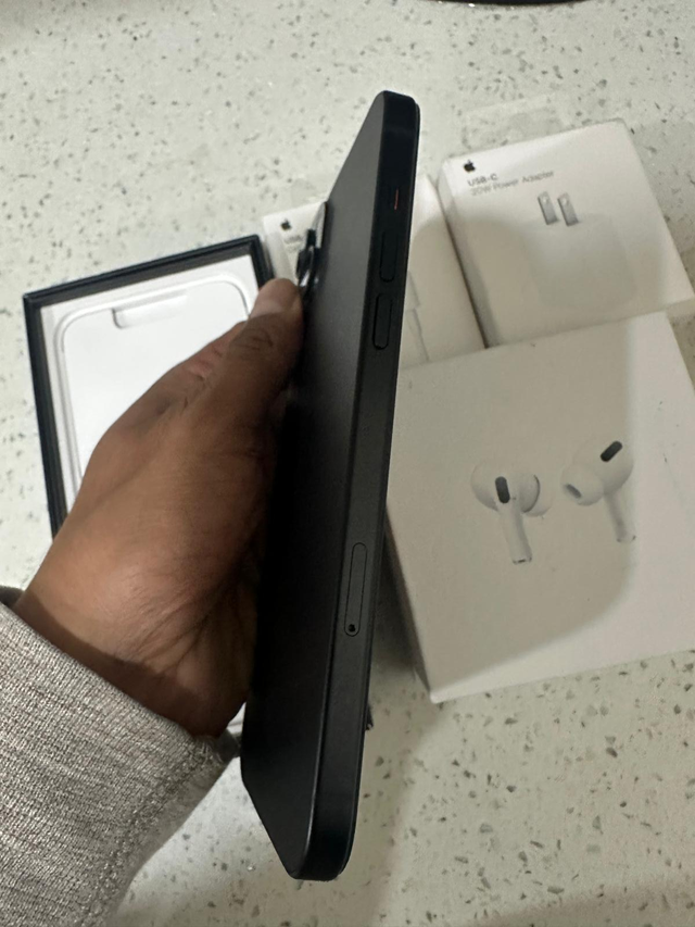 iPhone 15 Plus 128GB Unlocked AirPods/Fast Charger/Delivery