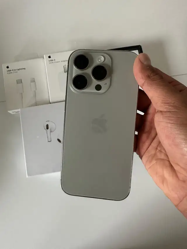 iPhone 16 Pro 128gb 92% battery Airpods/Fast Charger/Delivery - Photo 3