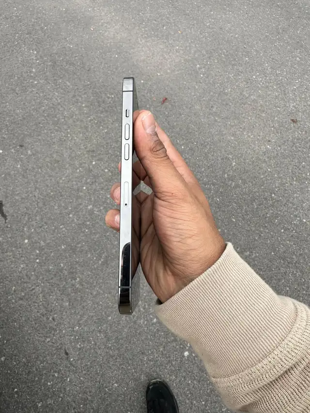 iPhone 12 pro max – 128GB   AirPods Pkg/Delivery Available - Photo 4