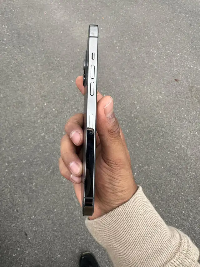 iPhone 12 pro max – 128GB   AirPods Pkg/Delivery Available - Photo 5