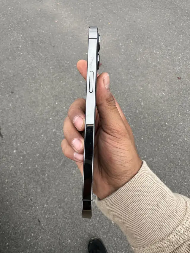 iPhone 12 pro max – 128GB   AirPods Pkg/Delivery Available - Photo 6