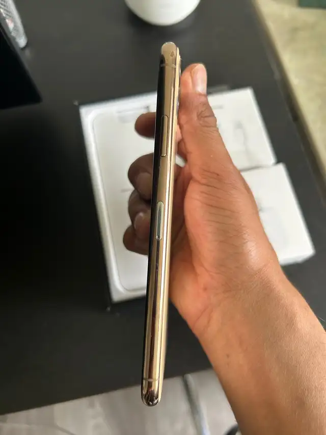 iPhone 11 Pro Max 128GB Airpods/Charger Set/Delivery - Photo 2