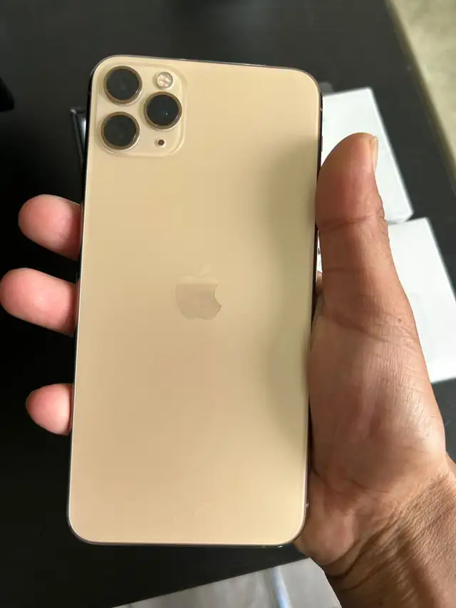 iPhone 11 Pro Max 128GB Airpods/Charger Set/Delivery - Photo 3