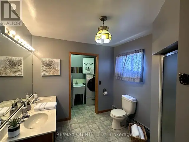 Large Country Home with (1800 Sq. ft. Workshop) - Photo 7