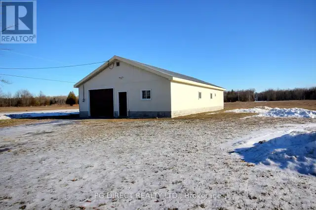 Large Country Home with (1800 Sq. ft. Workshop) - Photo 10