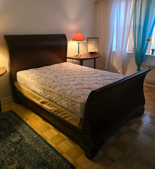 Beautiful Solid Wood Double Bedroom Set!