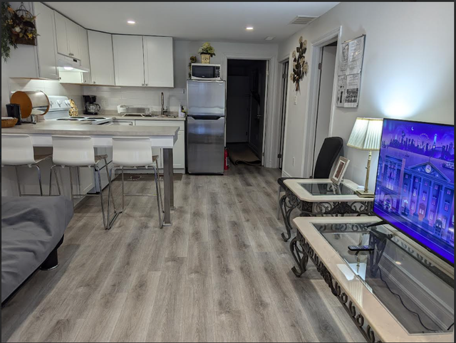 Private Furnished 1BR – Separate Entrance – Near York University - Photo 8