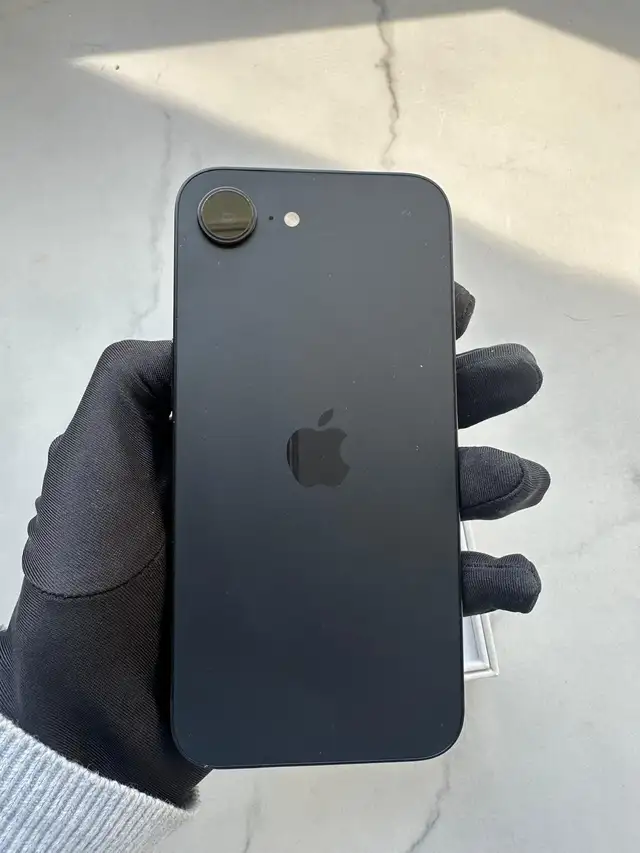 iPhone 16e 128gb   Full Accessories Kit   Fast Delivery!