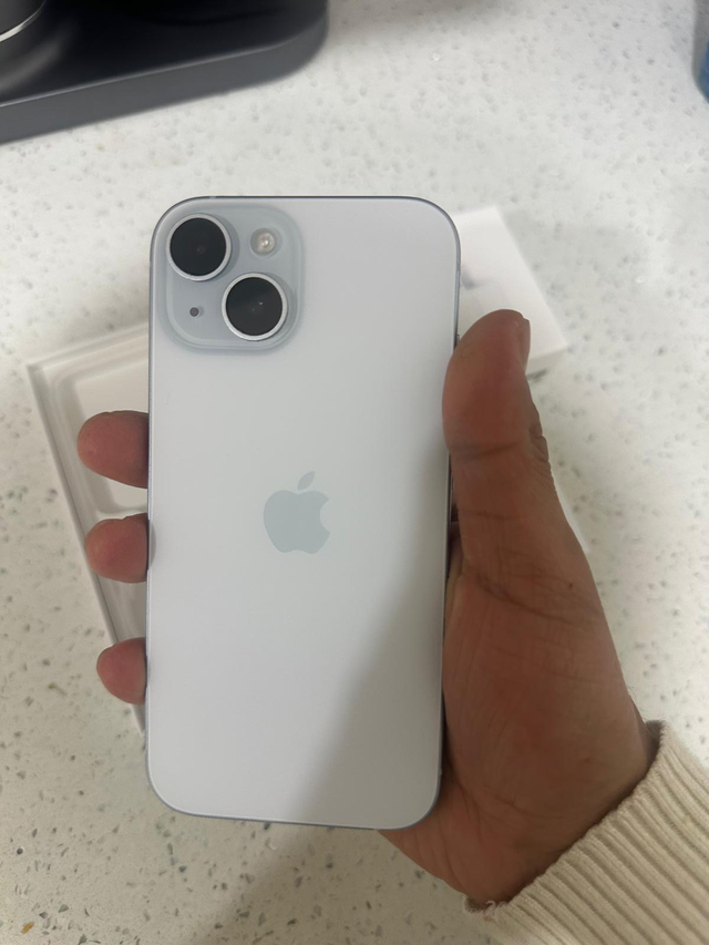 iPhone 15 128GB – Premium Bundle – AirPods & Charger – Delivery - Photo 3