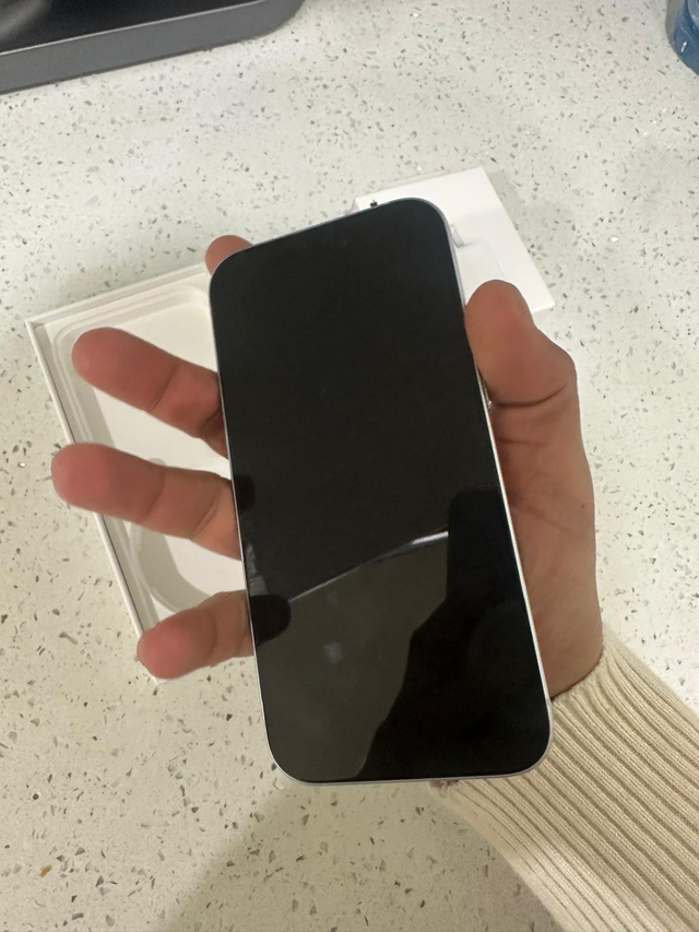 iPhone 15 128GB – Premium Bundle – AirPods & Charger – Delivery - Photo 5