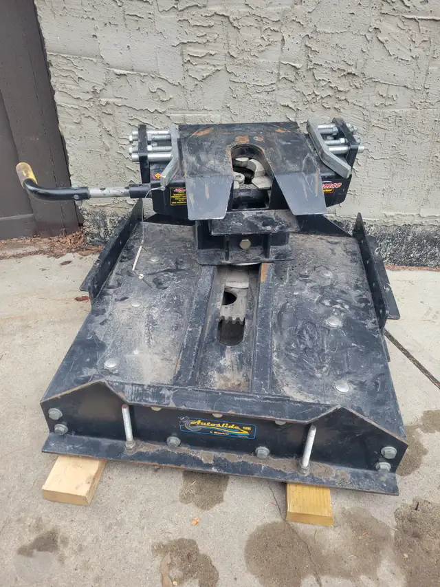 Demco Autoslide 18K 5th wheel hitch - Photo 3