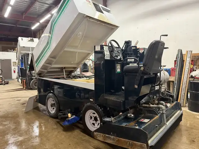 ZAMBONI 440 ICE RESURFACER-OLYMPIA,ENGO ETC - Photo 6