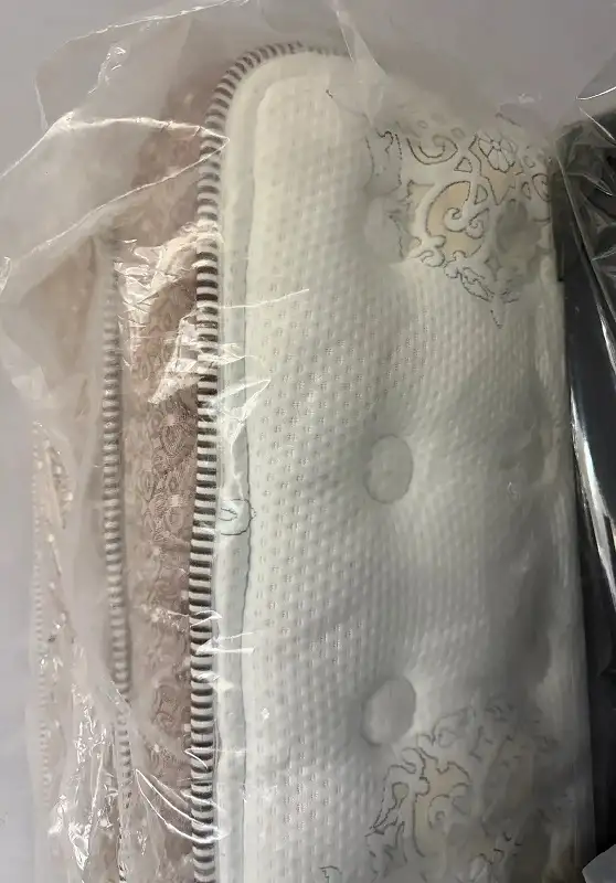 KING MATTRESS 14'POCKET COIL WITH FOAM ENCASEMENT FLOOR MODEL.. - Photo 4