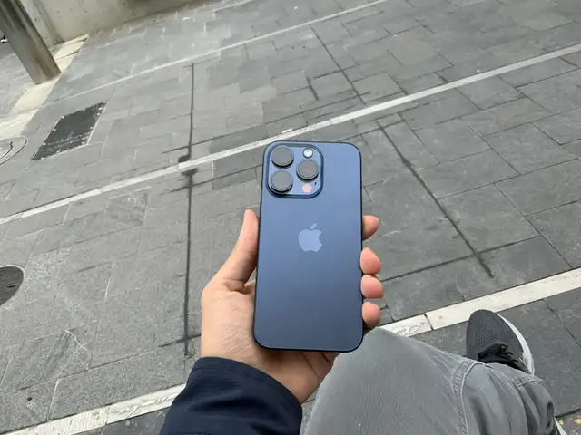 Unlocked Apple iPhone 15 pro Max (256 GB) $1150 - Photo 2