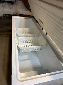 NICE FRIGIDAIRE CHEST FREEZER - Photo 2