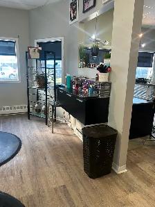 Salon chair rental - Photo 2