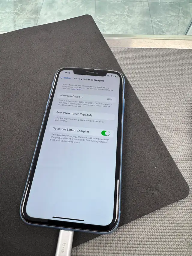 Unlocked iPhone 13 with 1 year warranty - Photo 9