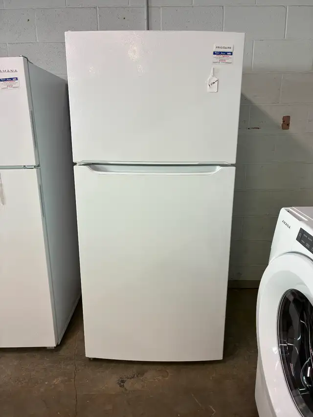 Fridge Frigidaire  - 90-day warranty - Credit Cards accepted