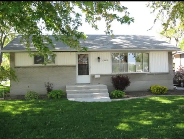 30 SECS to ST. CLAIR COLLEGE   SAVE $$ - PRIVATE ROOMS FOR RENT - Photo 2