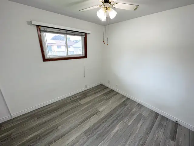 30 SECS to ST. CLAIR COLLEGE   SAVE $$ - PRIVATE ROOMS FOR RENT - Photo 9