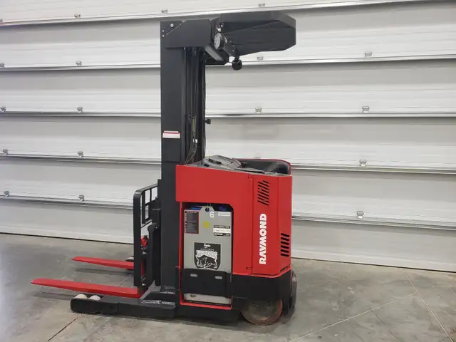 Electric Forklift - Photo 2