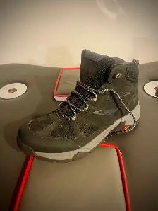 Helly Hansen Hiking Boots — 10.5