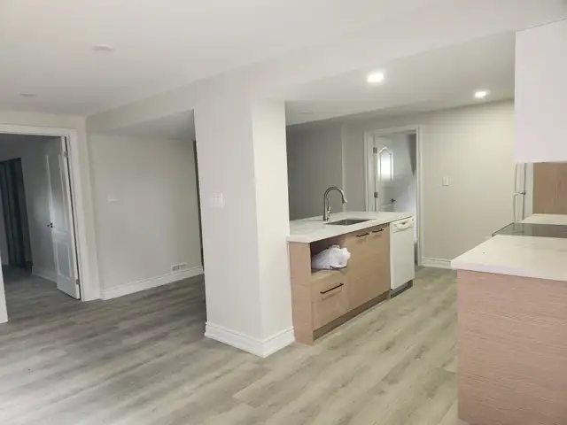 ALL INCLUSIVE Recently reno'd 2 bdrm 1 bath, laundry & parking - Photo 5