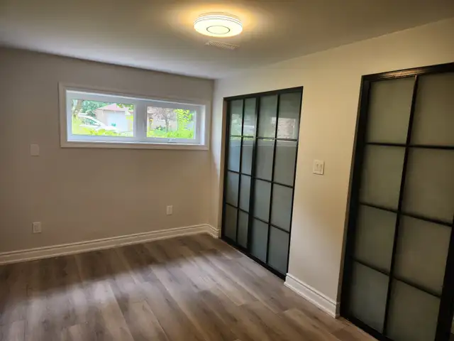 ALL INCLUSIVE Recently reno'd 2 bdrm 1 bath, laundry & parking - Photo 6