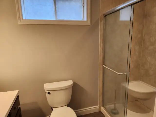 ALL INCLUSIVE Recently reno'd 2 bdrm 1 bath, laundry & parking - Photo 8