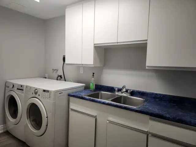 ALL INCLUSIVE Recently reno'd 2 bdrm 1 bath, laundry & parking - Photo 11