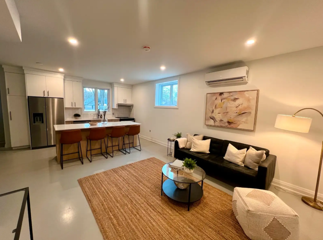 Stunning 2 Bedroom 1.5 Bath In Rockwood Available April 1st - Photo 2