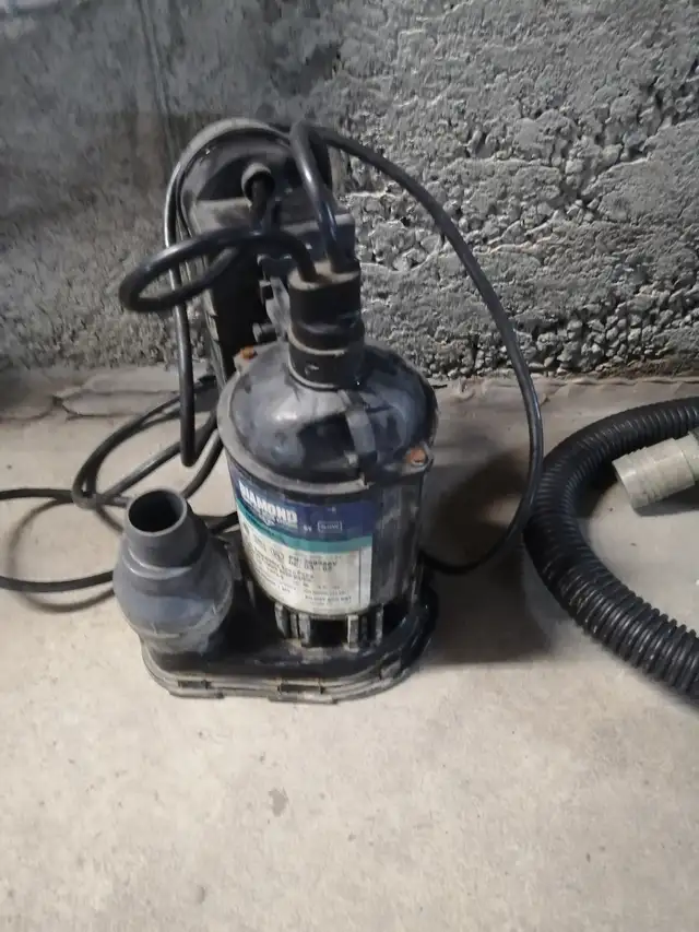 Pompe a puissard submersible / Sump pump