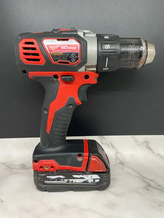 MILWAUKEE 1/2" DRILL 2606-20 W/BATTERY - Photo 2