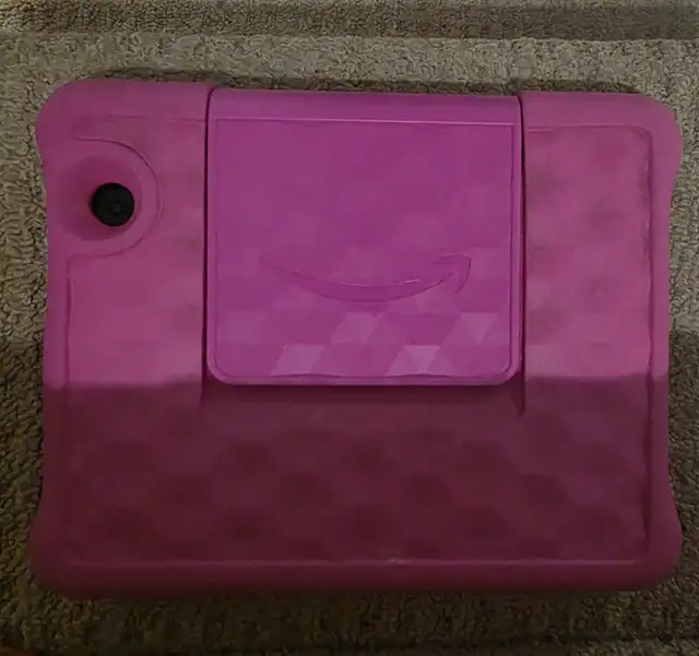 Amazon Fire 8 10th generation and pink protective case $20 - Photo 4