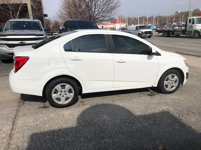 2013 Chevrolet Sonic LS 185000km - Photo 4