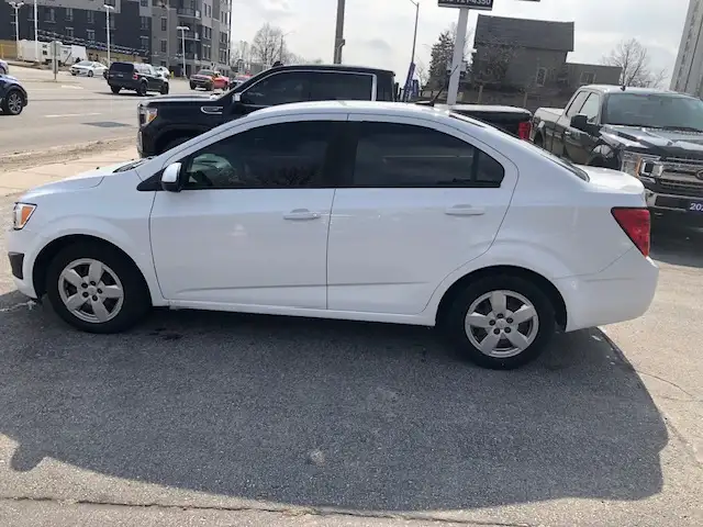 2013 Chevrolet Sonic LS 185000km - Photo 5