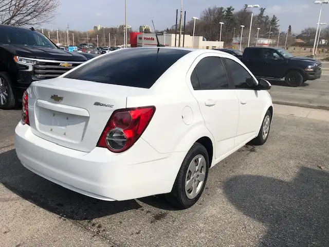 2013 Chevrolet Sonic LS 185000km - Photo 6