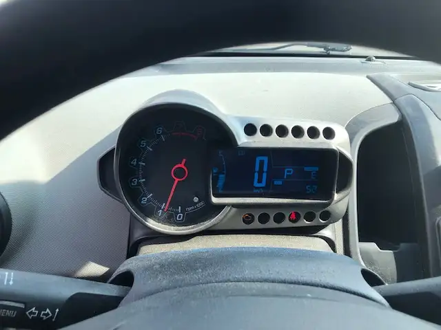 2013 Chevrolet Sonic LS 185000km - Photo 9