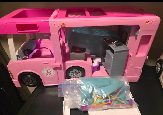Barbie Ambulance with Barbie camper and all accessories - Photo 5