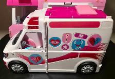 Barbie Ambulance with Barbie camper and all accessories - Photo 2